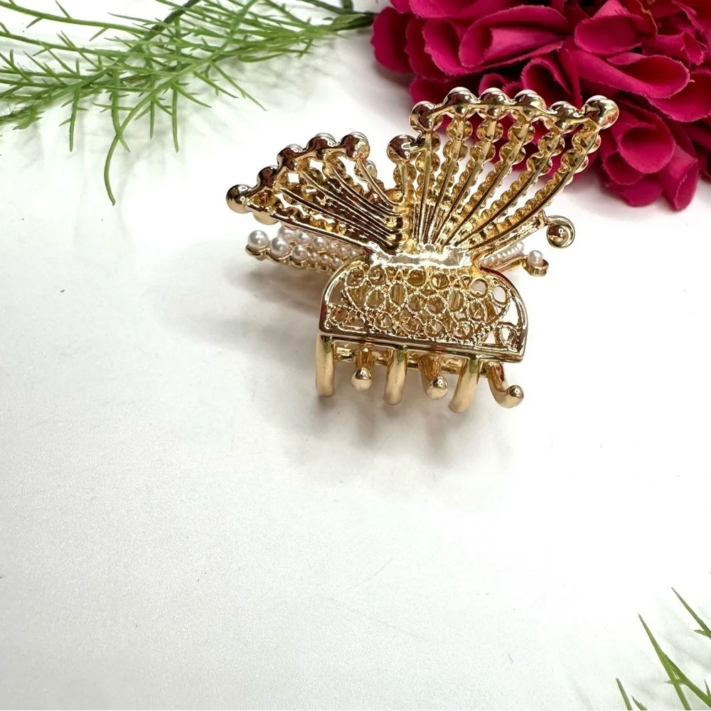 NEW⚜️Hair Clip Butterfly Pearl Embellished